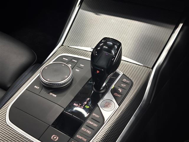 LIBERALAロイヤルコートは硬質なガラスコーティング層が深い艶を実現する新しいタイプのボディーコーティングです。