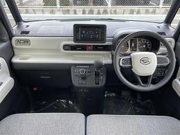 【　オ【インパネ全体】全方位で視界が広く、高い目線で運転もしやすいです！ートエアコン　】車内温度を感知して自動で温度調整をしてくれるのでいつでも快適な車内空間を創り上げます！