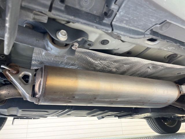 お車を安心してお乗りいただく為には、足回りの定期点検が欠かせません。サービスサポート（有償保証）では無料点検もご提供しており、安心のカーライフをお過ごしいただけるサポート体制が整っています。