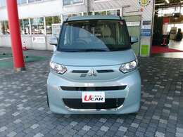 当店は諸費用も含めた総額表示を行っております。諸費用には車庫証明費用が含まれています。また、店舗納車を推奨しておりますので納車費用は含まれておりません。