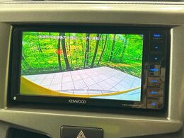 【バックカメラ】駐車時に後方がリアルタイム映像で確認できます。大型商業施設や立体駐車場での駐車時や、夜間のバック時に大活躍！運転スキルに関わらず、今や必須となった装備のひとつです！