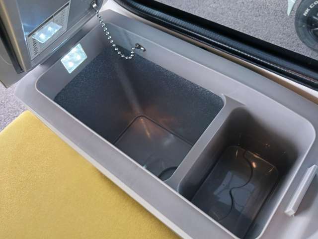 冷蔵庫の中はこんな感じの18L。