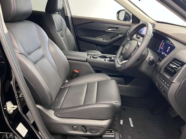 運転席・助手席には電動シートがついております。