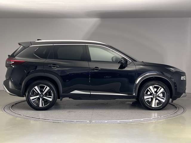 純正アルミホイール装備です。