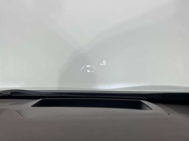 ヘッドアップディスプレイ付きです。