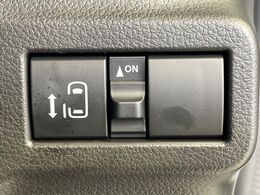 【パワースライドドア】スマートキーや運転席のスイッチでスライドドアの開閉が可能♪電動だから力を入れてドアを開ける必要が無く、小さいお子様でも、重い荷物を持っている時もラクに開け閉めできます♪