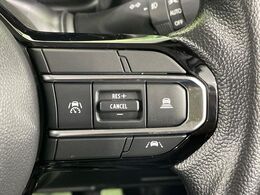 【アダプティブクルーズコントロール】高速道路での長距離走行が楽に！！自動で速度を保つクルーズコントロールが、衝突軽減システムと連携し、前方の車両を感知して車間を保つように速度調節してくれます！！