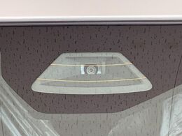 【スズキ　セーフティサポート】走行中に前方の車両等を認識し、衝突しそうな時は警報とブレーキで衝突回避と被害軽減をアシスト。より安全にドライブをお楽しみいただけます。