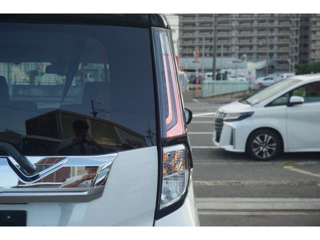 LEDテールランプ！ボディデザインにマッチした形状でスタイリッシュに仕上がっております。