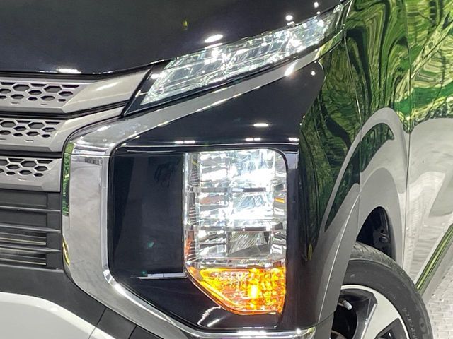 【LEDヘッドライト】悪天候や夜間走行時も良好な視界を確保し安心して運転できる高輝度LEDヘッドライトを装備！点灯速度が早く、消費電力も抑えられています。