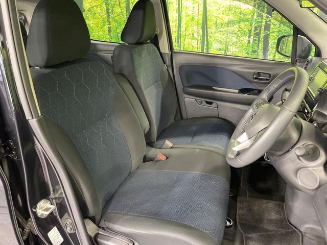 運転席シート廻りは使用感も少なく、良好な状態となっています。丁寧に使われていたことがよくわかりますね。