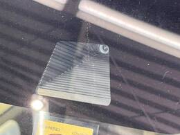 【ホンダセンシング】走行中に前方の車両等を認識し、衝突しそうな時は警報とブレーキで衝突回避と被害軽減をアシスト。より安全にドライブをお楽しみいただけます。