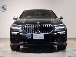 BMW代表的な特徴のキドニーグリル。BMWのすべてのモデルに採用され、BMWらしさを強調しております。