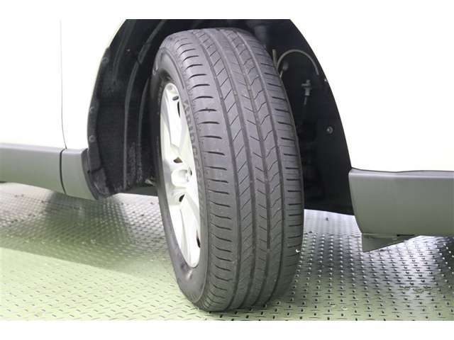 タイヤサイズ　225/65R17。