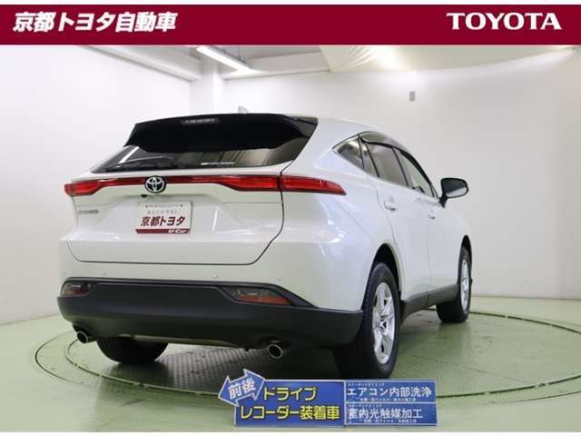 駐車時などの衝突の回避や軽減を図る駐車支援システム【PKSB】で安心をサポート、道路標識をディスプレイ確認できる【ロードサインアシスト】で見落とし防止をサポートします。