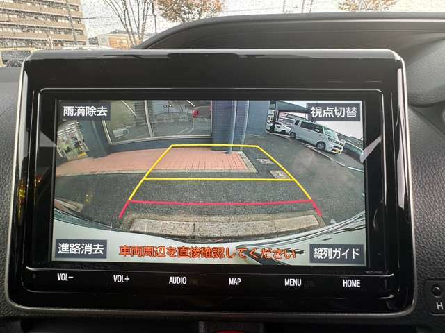 駐車時、後方の映像がモニターで確認できます。狭い場所での駐車もスムーズです。