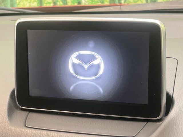 【純正ナビ】人気の純正ナビを装備しております。ナビの使いやすさはもちろん、オーディオ機能も充実！キャンプや旅行はもちろん、通勤や買い物など普段のドライブも楽しくなるはず♪
