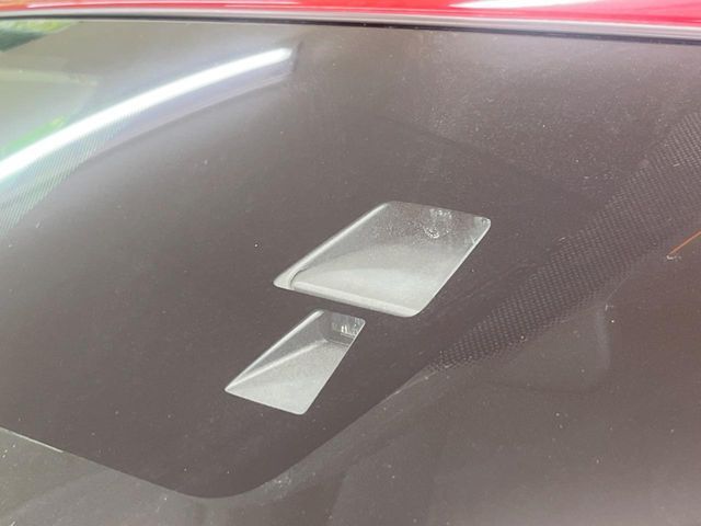 【スマートブレーキサポート】走行中に前方の車両等を認識し、衝突しそうな時は警報とブレーキで衝突回避と被害軽減をアシスト。より安全にドライブをお楽しみいただけます。