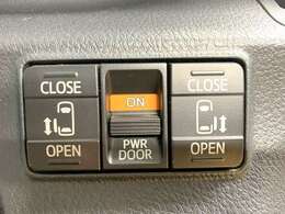 両側自動ドアのスイッチも運転席にあります！安全確認をしながらの操作が出来ますので、小さなお子様がいても安心ですよ！