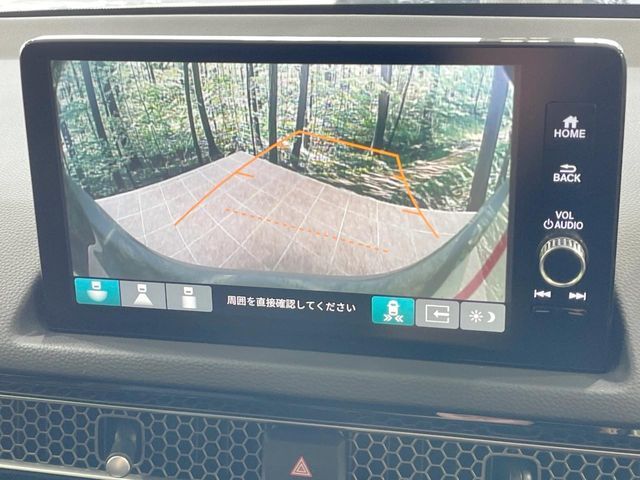 【バックカメラ】駐車時に後方がリアルタイム映像で確認できます。大型商業施設や立体駐車場での駐車時や、夜間のバック時に大活躍！運転スキルに関わらず、今や必須となった装備のひとつです！