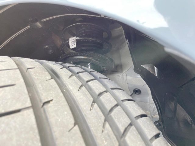 お車を安心してお乗りいただく為には、足回りの定期点検が欠かせません。サービスサポート（有償保証）では無料点検もご提供しており、安心のカーライフをお過ごしいただけるサポート体制が整っています。