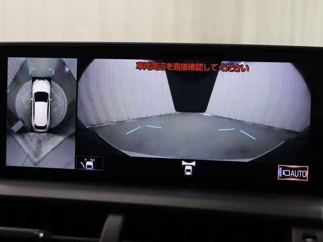 上から車両を見下ろしたような映像をナビゲーション画面に表示する「パノラミックビューモニター」を搭載しています。