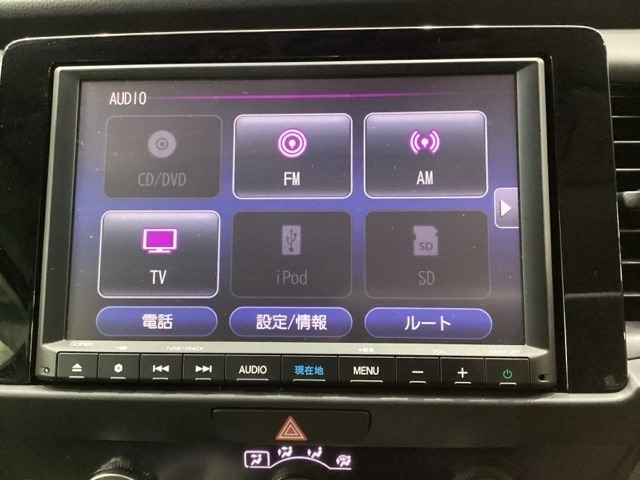 ナビゲーションはフルセグTV、インターナビ対応のGathers純正メモリーナビを搭載しています。Bluetoothオーディオ機能がありますので、スマートフォンなどの音楽も再生できます。
