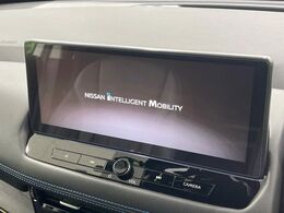 【純正ナビ】人気の純正ナビを装備しております。ナビの使いやすさはもちろん、オーディオ機能も充実！キャンプや旅行はもちろん、通勤や買い物など普段のドライブも楽しくなるはず♪