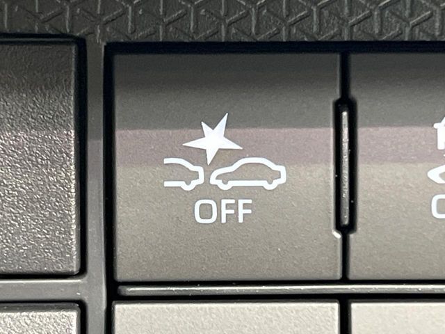【スマートアシスト】走行中に前方の車両等を認識し、衝突しそうな時は警報とブレーキで衝突回避と被害軽減をアシスト。より安全にドライブをお楽しみいただけます。