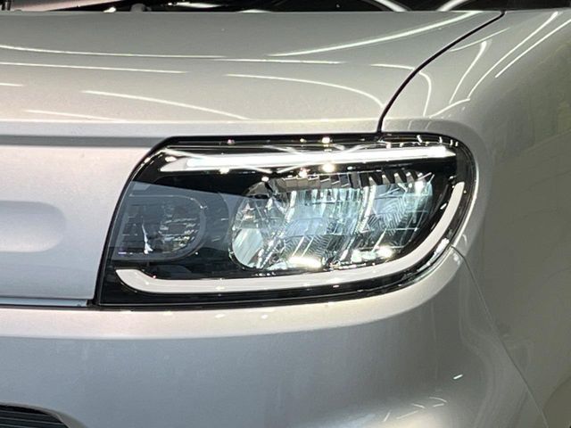 【LEDヘッドライト】悪天候や夜間走行時も良好な視界を確保し安心して運転できる高輝度LEDヘッドライトを装備！点灯速度が早く、消費電力も抑えられています。