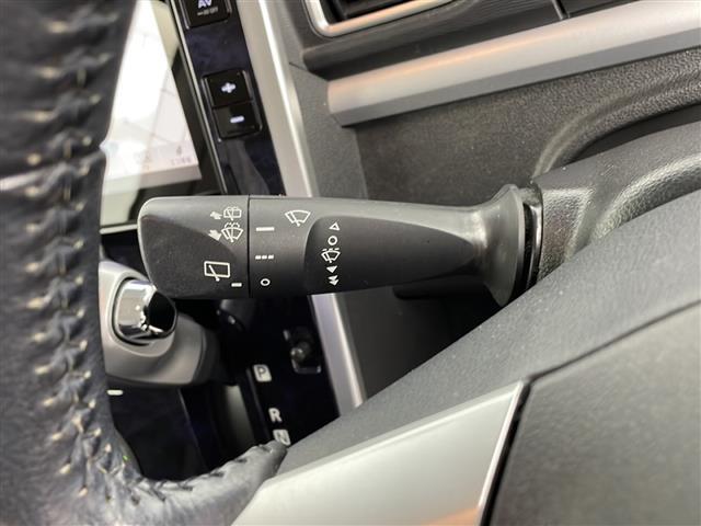 気になる車はすぐにお問い合わせください！画面右側の0066から始まる無料ダイヤルからお問い合わせ下さい！専門スタッフがお車のご質問にお答えいたします！