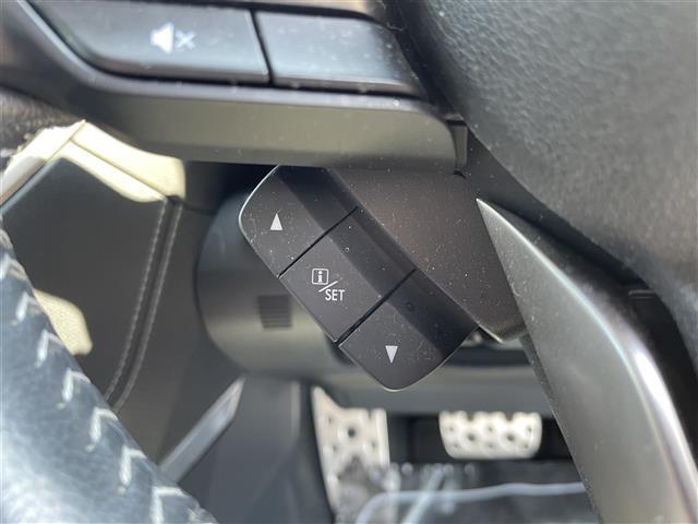 こちらはハンドルの写真です。中古車なので、若干の使用感はありますが、破損、不具合等はありません。弊社はユーザー様から買取した車両を、一台一台チェックして問題のない車両を掲載しております。ご安心ください