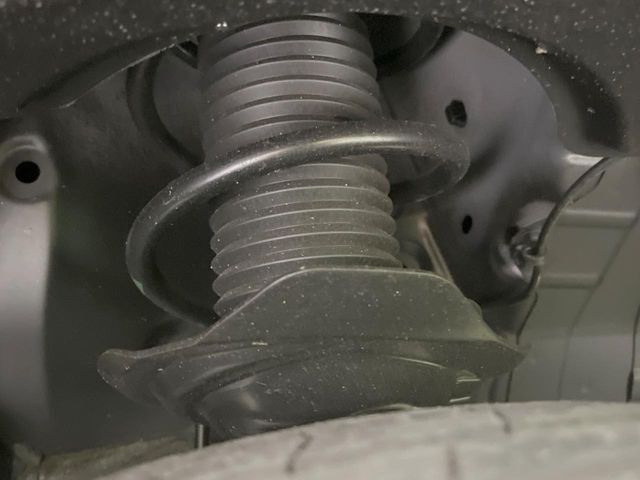 お車を安心してお乗りいただく為には、足回りの定期点検が欠かせません。サービスサポート（有償保証）では無料点検もご提供しており、安心のカーライフをお過ごしいただけるサポート体制が整っています。