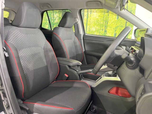 運転席シート廻りは使用感も少なく、良好な状態となっています。丁寧に使われていたことがよくわかりますね。