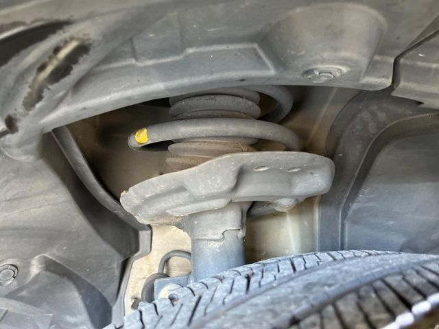 お車を安心してお乗りいただく為には、足回りの定期点検が欠かせません。サービスサポート（有償保証）では無料点検もご提供しており、安心のカーライフをお過ごしいただけるサポート体制が整っています。