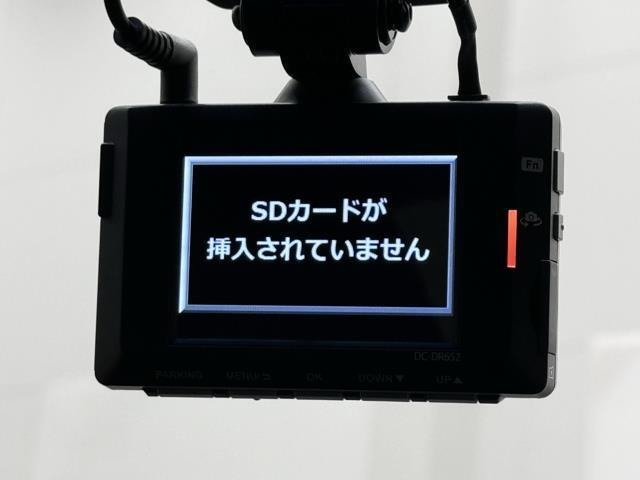 ドライブレコーダー装備してますよ。　思いでの記録や万が一の時の記録にも便利ですね。