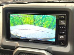 【バックカメラ】駐車時に後方がリアルタイム映像で確認できます。大型商業施設や立体駐車場での駐車時や、夜間のバック時に大活躍！運転スキルに関わらず、今や必須となった装備のひとつです！