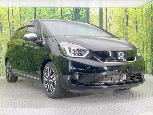 大好評のボディコーティング「弾スプラッシュコート」もご納車までに施工可能。通常のガラスコートと異なる、耐久年数6年の無機質ガラスコーティングが、ボディをキレイな状態に保ってくれます。