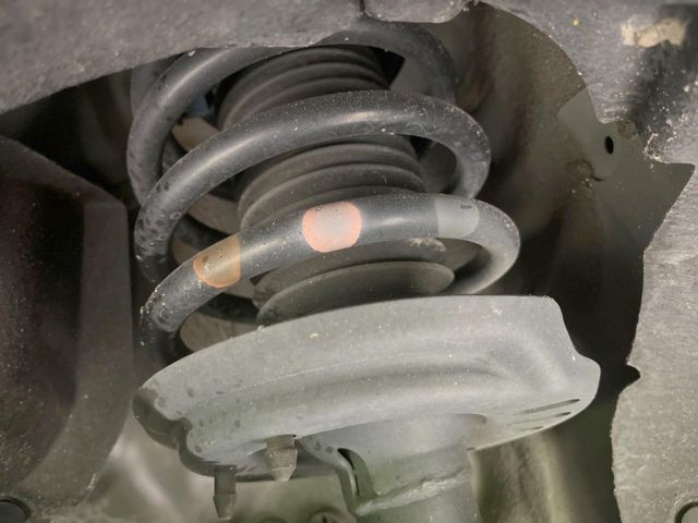 お車を安心してお乗りいただく為には、足回りの定期点検が欠かせません。サービスサポート（有償保証）では無料点検もご提供しており、安心のカーライフをお過ごしいただけるサポート体制が整っています。