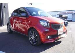 お車が入庫後、専用業者で内外装のクリーニングをしたうえで展示販売しています。