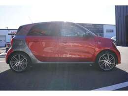 お客様に魅力的かつご満足頂ける車輌を専属スタッフが厳選し展示しております。