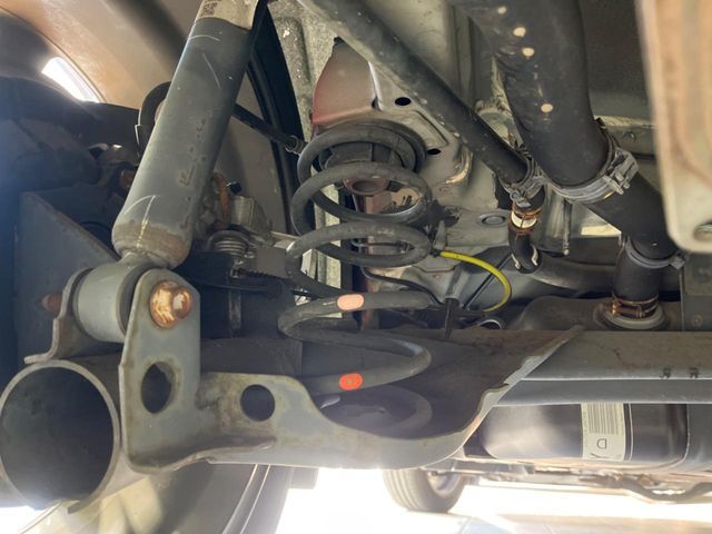 お車を安心してお乗りいただく為には、足回りの定期点検が欠かせません。サービスサポート（有償保証）では無料点検もご提供しており、安心のカーライフをお過ごしいただけるサポート体制が整っています。