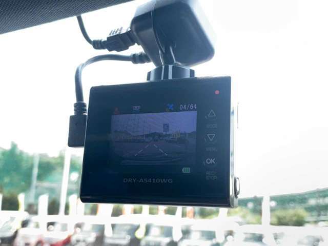 車もネットで探すのが当たり前になってきました。とは言っても、やっぱり見ずに買うのは少し不安。。。と、思われる方には精一杯のお伝の方法としてビデオ通話等、オンライン商談も対応しております！