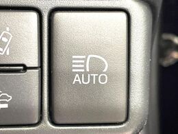 【オートマチックハイビーム】夜間の安全走行に役立つ便利な機能！先行車や対向車を検知し、ハイビームとロービームを自動で切り替えてくれます♪