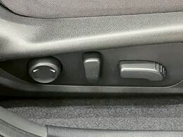 【パワーシート】は細やかな調整ができ、体格を問わずベストポジションがとれ長距離ドライブも快適です。