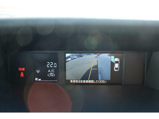 助手席側ドアミラーにはサイドカメラを内蔵しマルチファンクションディスプレイで確認できます。細い路地を走行の際などに便利です！