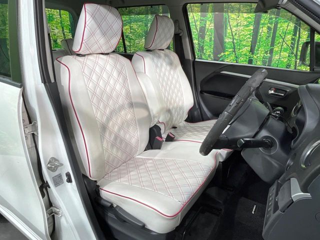 運転席シート廻りは使用感も少なく、良好な状態となっています。丁寧に使われていたことがよくわかりますね。