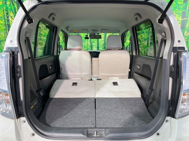 普段のお買い物や通勤、送迎等に十分な荷室スペースを確保しております。セカンドシートを倒すと、大きな荷物の積載も可能です♪