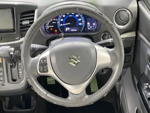 ステアリングも使用感が少なく、きれいな状態となっております♪