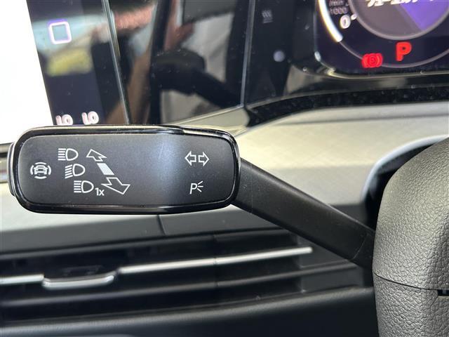 【オートライト（AUTO）】外の明るさをシステムが感知して、自動でヘッドライトが点灯します！ヘッドライトをつけ忘れを防ぐ便利機能です。